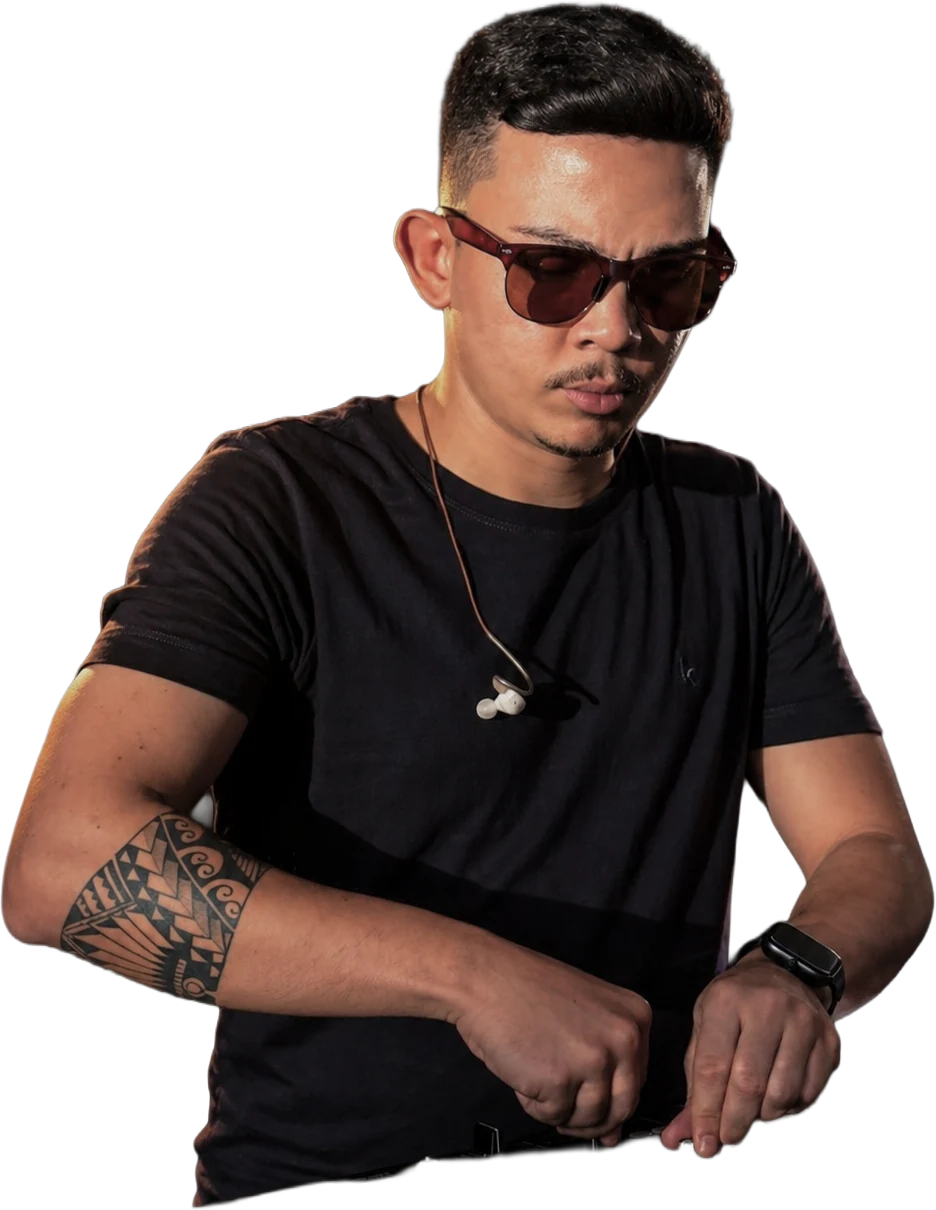 Gusta DJ tocando